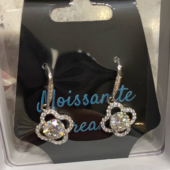 Moissanite 925 Silver 2CTW Size 8MM MSRP $1250 - Picture 2 of 3